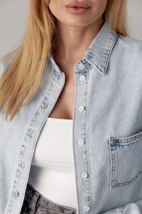 Женская джинсовая укороченная куртка - это стильный и универсальный элемент гард. . фото 5