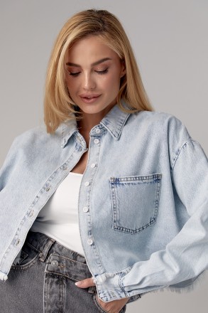 Женская джинсовая укороченная куртка - это стильный и универсальный элемент гард. . фото 6