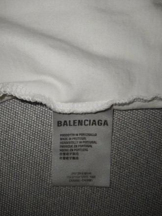 Дівчатка, продам фірмову якісну футболку з різнокольоровим принтом від Balenciag. . фото 8