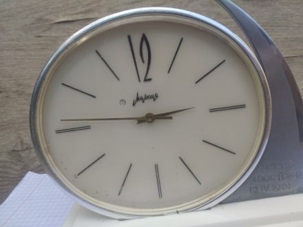 настільний годинник Блискавка  СРСР Схід -1  12. ІV.1961
годинник на ходу, всі . . фото 5