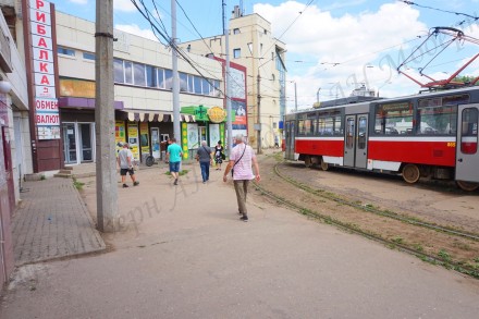 С фасадом на круг трамвая та активний потік людей, з чудовою візуалізацією на Са. Салтовка. фото 6