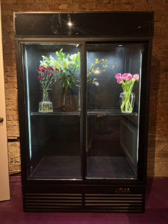 Продається двухдверний холодильник-вітрина для квітів у відмінному робочому стан. . фото 2