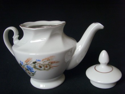 Оригинальный и редкий чайник-заварник и сливочник из ушедшей эпохи.
Изготовлены. . фото 6