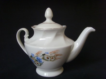 Оригинальный и редкий чайник-заварник и сливочник из ушедшей эпохи.
Изготовлены. . фото 4
