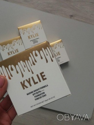 Компактная пудра Kylie Jenner Marine Bright Formula Powder SPF 25/PA +++