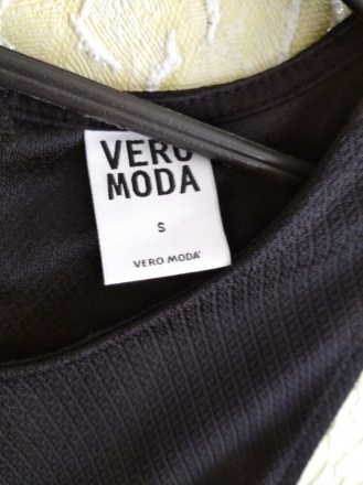 Нова чорна у візерунках блузка,нарядна кофточка,майка,р.С,Vero Moda.
ПОГ 38 см . . фото 3