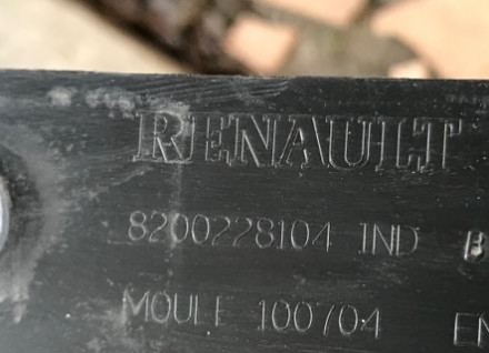 Бу накладка заднего бампера  Renault Scenic 2, 8200228104. Есть дефект.. . фото 5