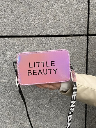 
ВИДЕООБЗОР
Женская голографическая прямоугольная сумка "LITTLE BEAUTY"
Сумочка . . фото 2