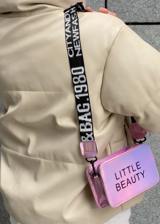 
ВИДЕООБЗОР
Женская голографическая прямоугольная сумка "LITTLE BEAUTY"
Сумочка . . фото 3