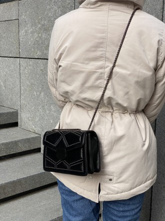 
ВИДЕООБЗОР
Женская сумочка кросс-боди на толстой цепочке
Сумочка выполнена крас. . фото 9
