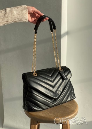 
Женская сумочка кросс-боди с золотой фурнитурой на два отдела
Размеры - 34х20х8. . фото 1