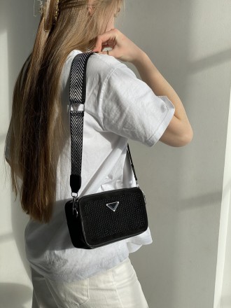 
Женская сумочка кросс-боди на один отдел с серебряной фурнитурой
Размеры - 21х6. . фото 10