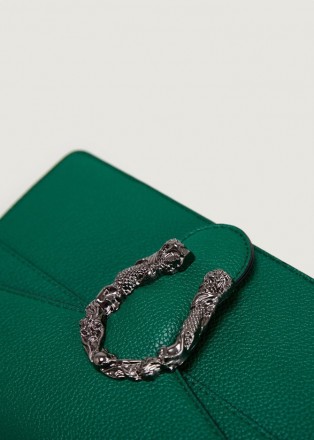 
Женская классическая сумка с подковой
Сумочка на цепочке сделана в классическом. . фото 6