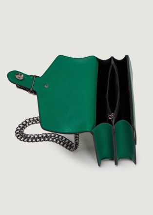 
Женская классическая сумка с подковой
Сумочка на цепочке сделана в классическом. . фото 7