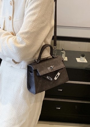 
Женская сумочка на одно отделение, фурнитура серебряного цвета
Параметры - высо. . фото 3