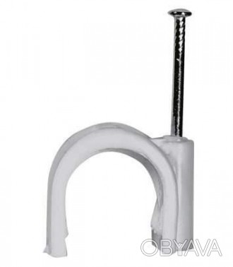 Скоба крулая пластиковая с гвоздем применяется для крепления кабеля или провода . . фото 1