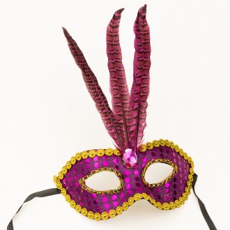 Здавна венеціанські маски використовувалися для балів та карнавалів. Люди за доп. . фото 4