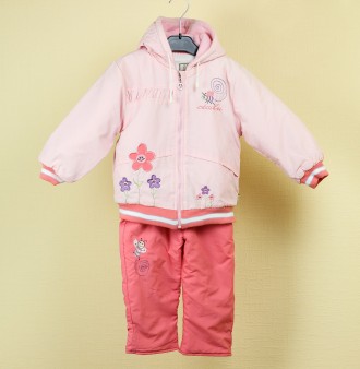 колір - рожевий, розмір 104см.Комплект з 3-х одиниць: куртка, комбінезон, светро. . фото 2