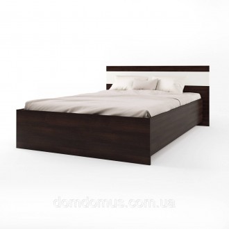 Двуспальная кровать с основанием под матрас изготовлена из красивого, современно. . фото 2