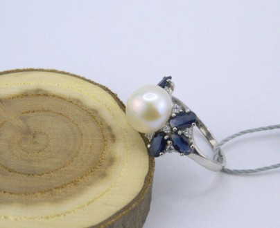Серебряное кольцо с белым культивированным жемчугом и сапфирами 925 пробы, Украи. . фото 2