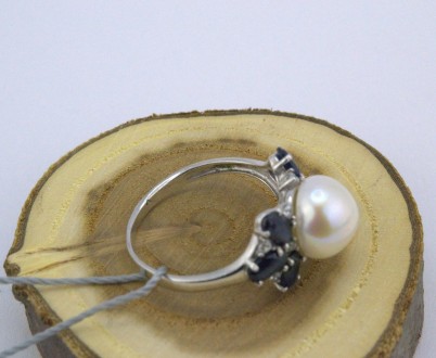 Серебряное кольцо с белым культивированным жемчугом и сапфирами 925 пробы, Украи. . фото 4