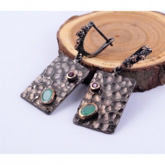 Сережки-підвіски (чорний ріж) з ребрами та натуральними каменями (вставки: смара. . фото 2