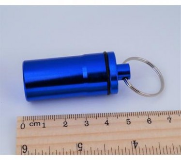 Брелок-капсула для зберігання (колір — синій). Довжина самої капсули 5,30 см., ш. . фото 2