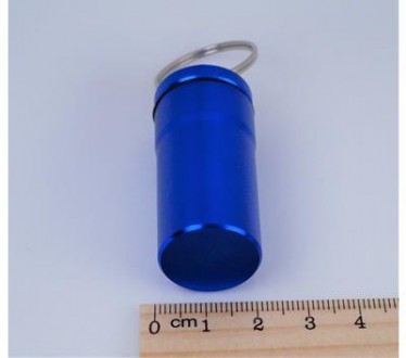 Брелок-капсула для зберігання (колір — синій). Довжина самої капсули 5,30 см., ш. . фото 4