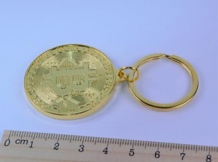 Брелок для ключей "Биткоин", цвет - золото. Металл, размеры: длина общая 7,50 см. . фото 3