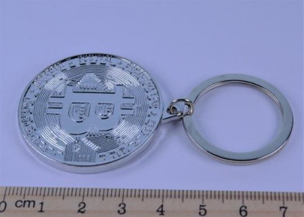 Брелок для ключей "Биткоин", цвет - серебро. Металл, размеры: длина общая 7,50 с. . фото 2