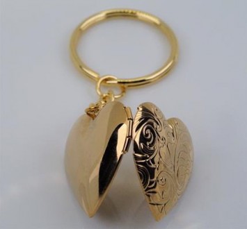Брелок-медальйон для ключів "Сердечко". Метал, колір-золото, довжина 8,50 см, ши. . фото 5
