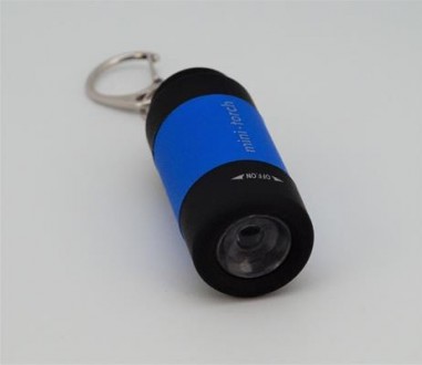 Светодиодный фонарик-брелок с usb зарядкой (синий). Включается поворотом передне. . фото 4