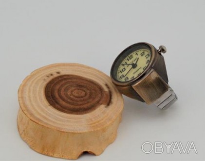 Часы-кольцо на палец кварцевые, цвет - бронзовый, с бежевым циферблатом и растяг. . фото 1