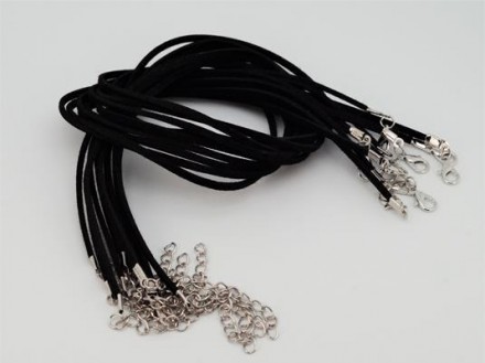 Шнурок из кожзама черный (длина 45,0 см.), фурнитура - металл (цвет - серебро), . . фото 2