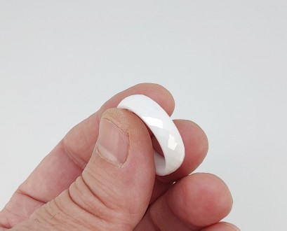 Кольцо керамическое белое (огранка). Материал изготовления - керамика, в наличии. . фото 3