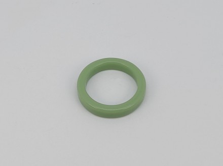Кольцо из керамики, зеленое (17,0 размер). Ширина кольца 0,39 см., толщина 0,28 . . фото 4