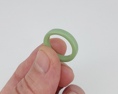 Кольцо из керамики, зеленое (17,0 размер). Ширина кольца 0,39 см., толщина 0,28 . . фото 6