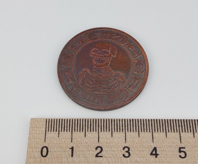 Монета "Помни о смерти". Диаметр монеты 3,80 см., толщина 0,24 см., вес 22.65 гр. . фото 4