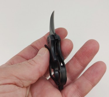 Нож складной походный коготь, на цепочке (черный). Длина общая в сложенном состо. . фото 5
