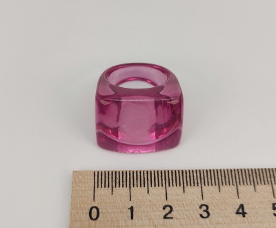 Кольцо из прозрачного акрила (цвет аметистовый). Размер 17,5, размеры площадки к. . фото 4