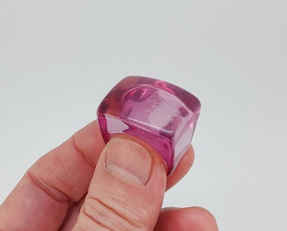 Кольцо из прозрачного акрила (цвет аметистовый). Размер 17,5, размеры площадки к. . фото 3