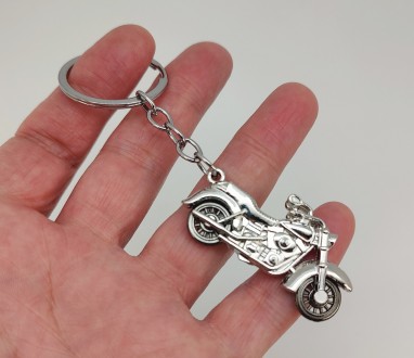 Брелок для ключей "Мотоцикл" (цвет серебро). Металл, размеры: длина общая 110,00. . фото 2