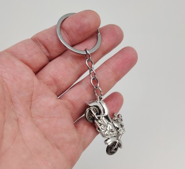 Брелок для ключей "Мотоцикл" (цвет серебро). Металл, размеры: длина общая 110,00. . фото 3
