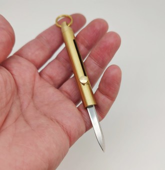 Брелок нож, латунь/металл. Размеры: общая длина 8,50 см.(с кольцом), ширина 0,97. . фото 2