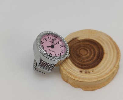 Годинник-кільце на палець кварцовий (колір-срібло), з чорним циферблатом і розтя. . фото 4