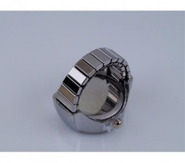 Годинник-кільце на палець кварцові сталевий, з білим циферблатом і ремінцем, що . . фото 5