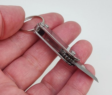 Нож-мини на ключи, металл. Длина в сложенном состоянии 4,20 см., в открытом 6,00. . фото 4