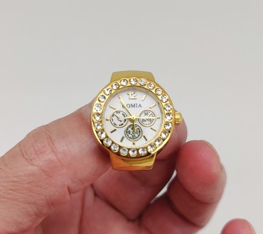 Годинник-кільце на палець кварцові золоті, з білим циферблатом, стразами та розт. . фото 2