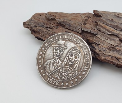 Монета сувенирная "Жених и невеста" цвет - античное серебро. Диаметр монеты 3,80. . фото 2
