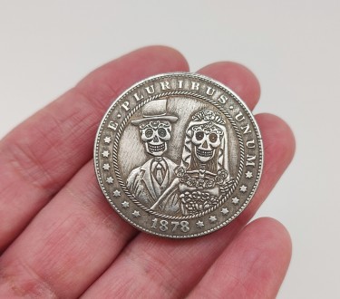 Монета сувенирная "Жених и невеста" цвет - античное серебро. Диаметр монеты 3,80. . фото 3